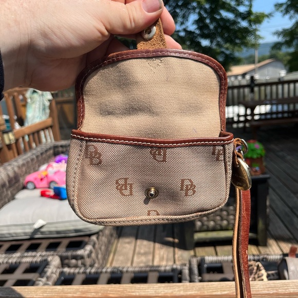 🔥 Dooney & Bourke Brown Wristlet Pouch 🔥 - Picture 4 of 7